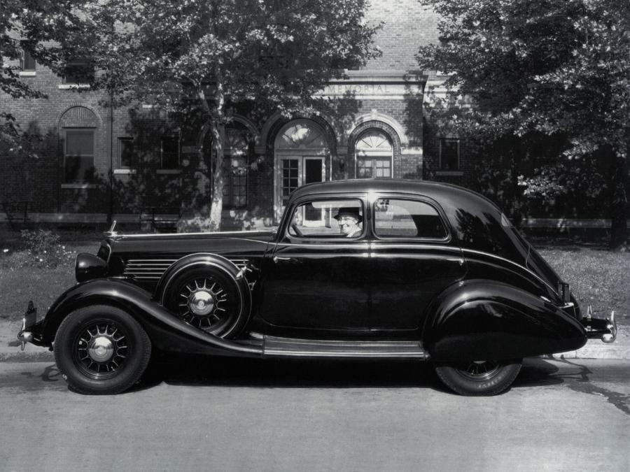  Studebaker Commander Regal Land Cruiser Sedan 1934 года  (фото 1 из 1)